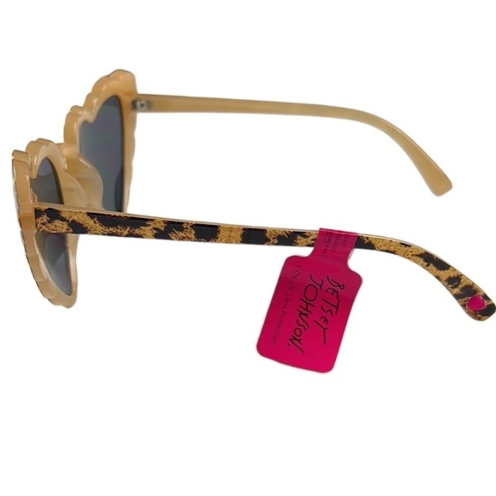 Betsey Johnson - ‘Leopard Hearts’ Sunglasses. NWT Firm! - Picture 3 of 4